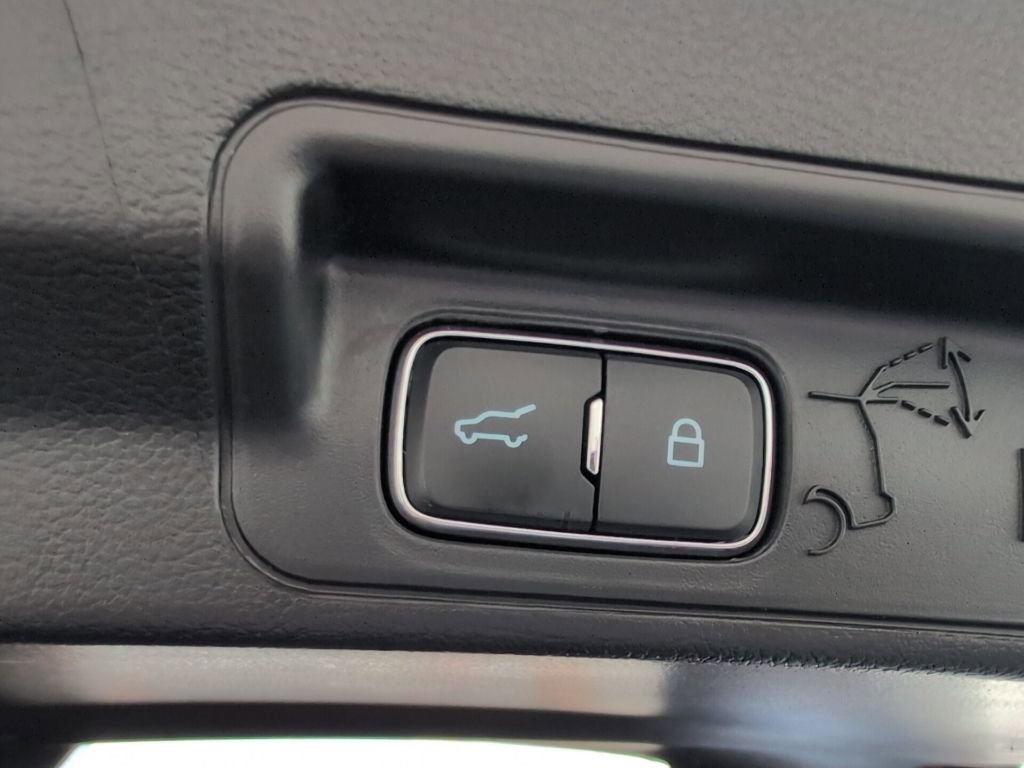 Used 2025 Ford Explorer ST-Line image 18