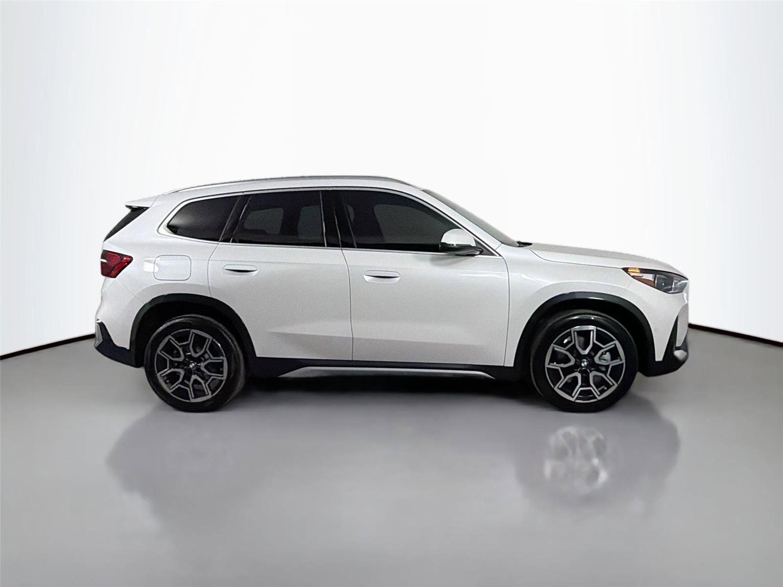 New 2026 BMW X1 xDrive28i w/ Technology Package AWD/4WD image 5