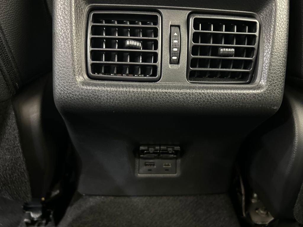 Used 2025 Toyota Camry SE image 17