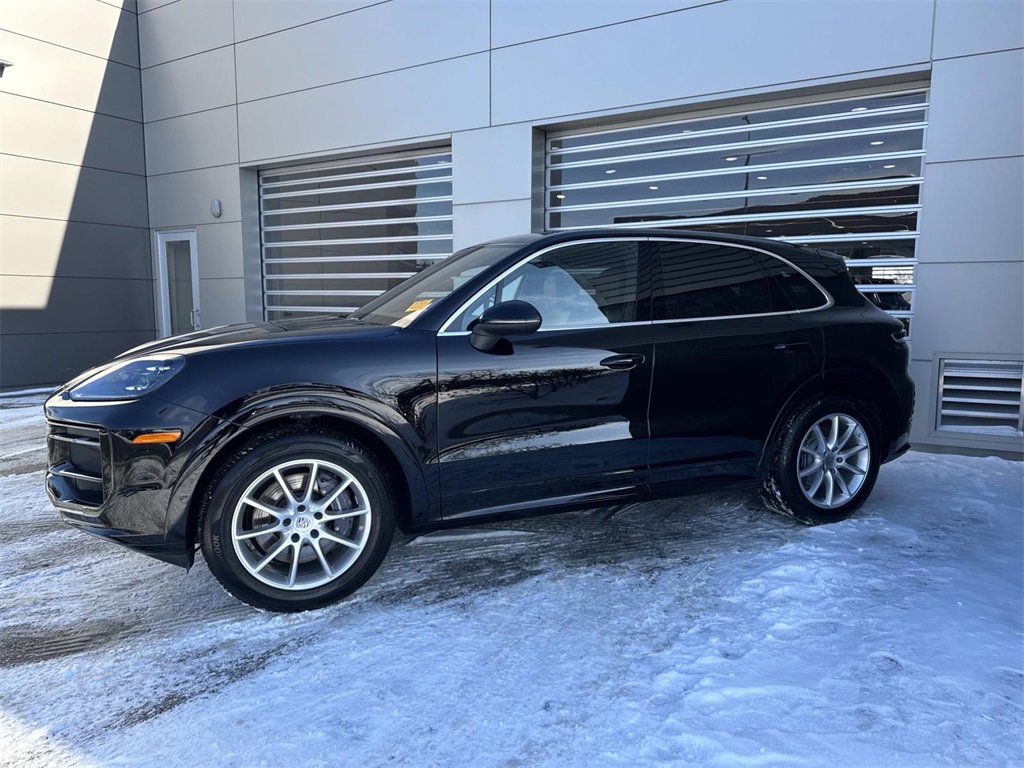 Used 2024 Porsche Cayenne Base image 3