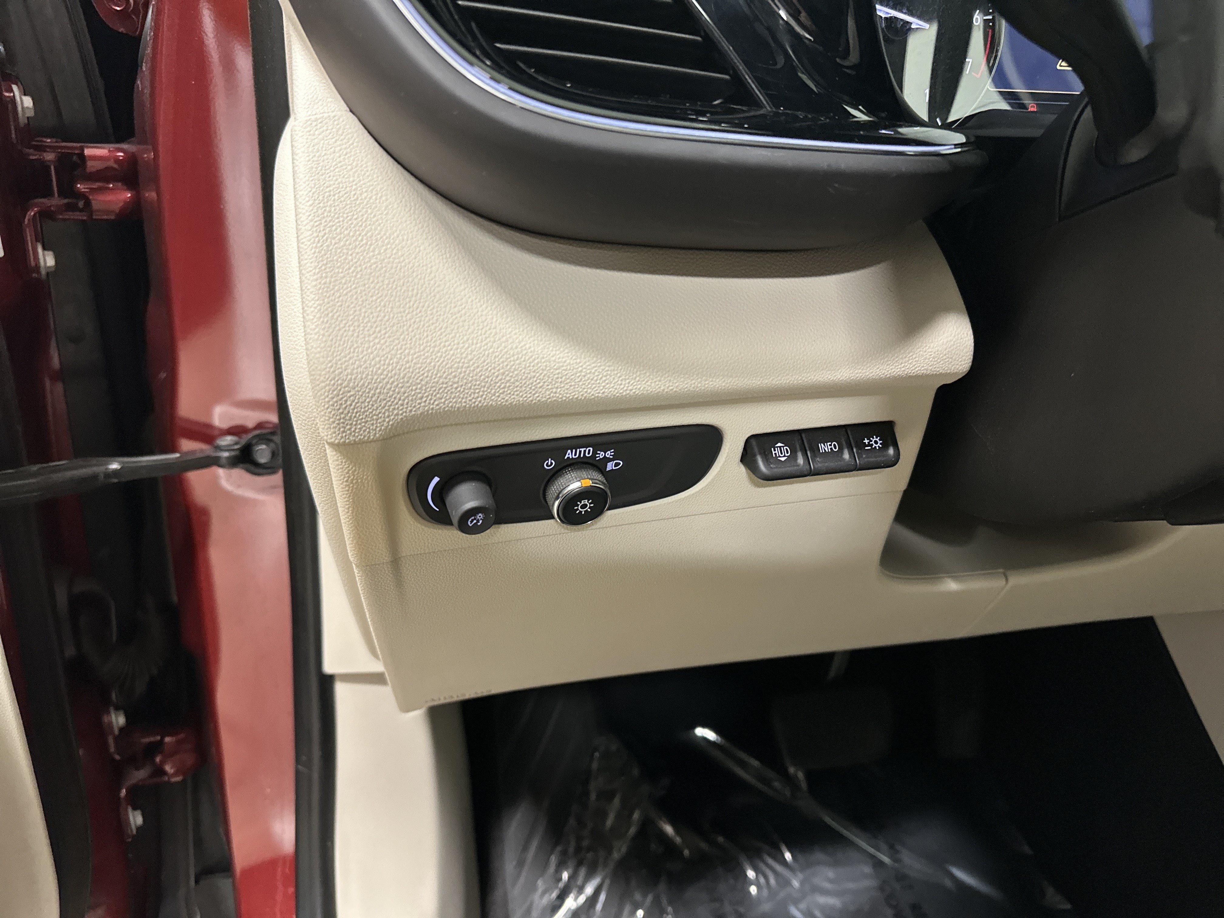 Used 2021 Buick Envision Avenir AWD/4WD image 37