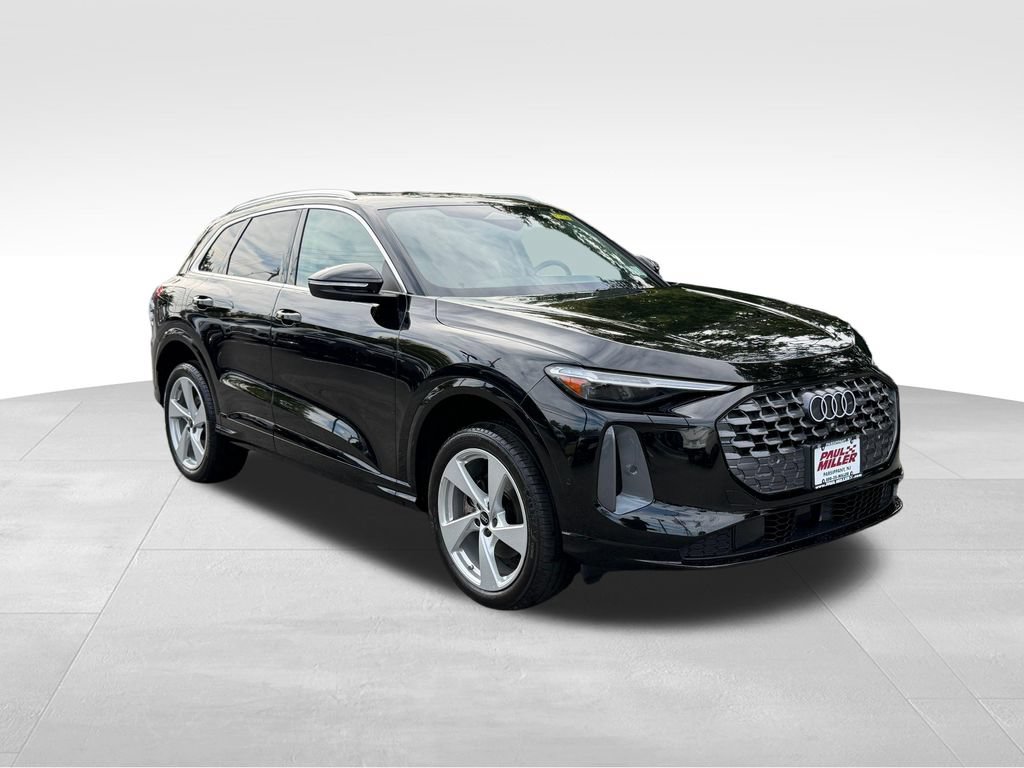 Used 2025 Audi Q5 Premium Plus w/ Premium Plus AWD/4WD image 3