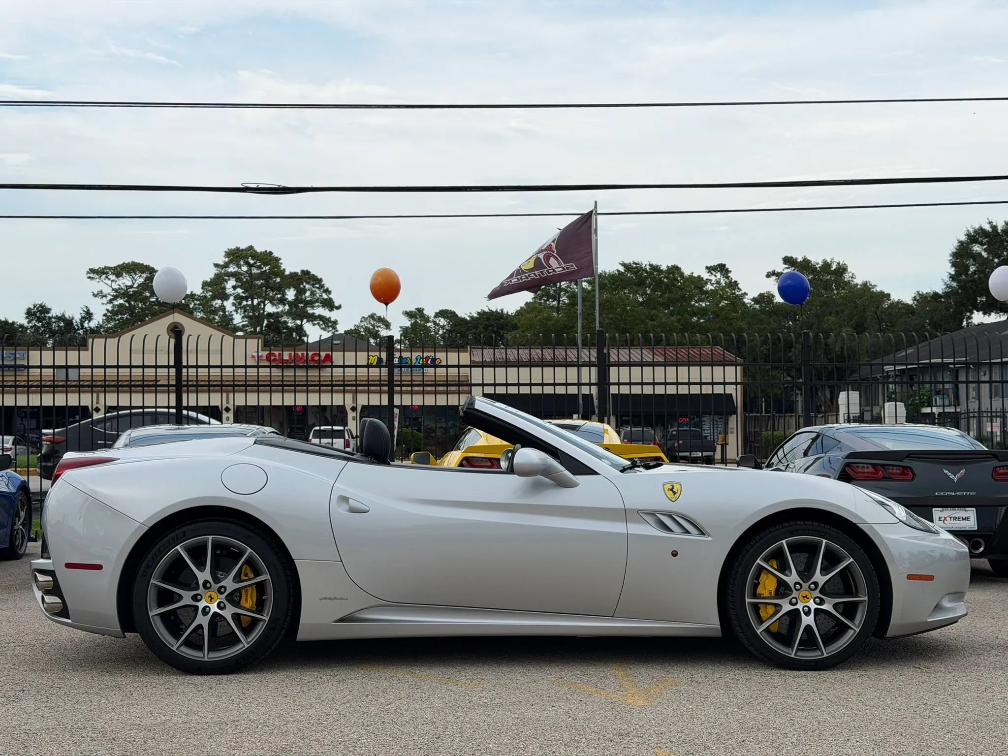 Used 2010 Ferrari California RWD image 11