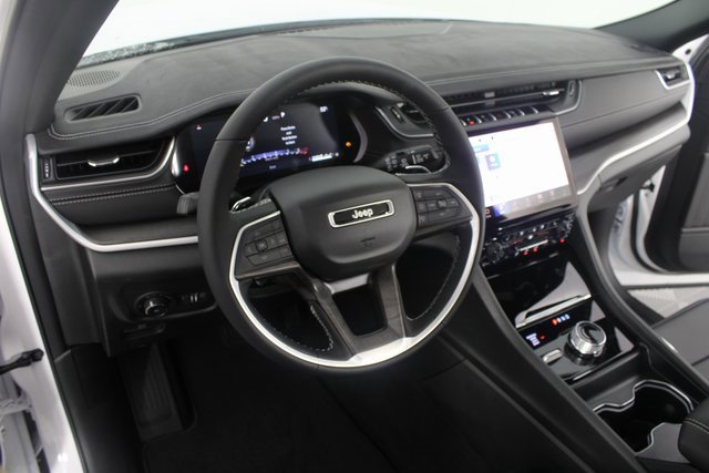 New 2025 Jeep Grand Cherokee Limited w/ Luxury Tech Group II image 10