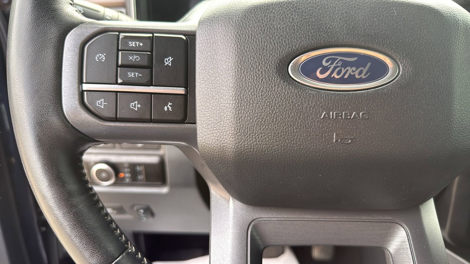 Used 2024 Ford F350 Lariat w/ FX4 Off-Road Package AWD/4WD image 16