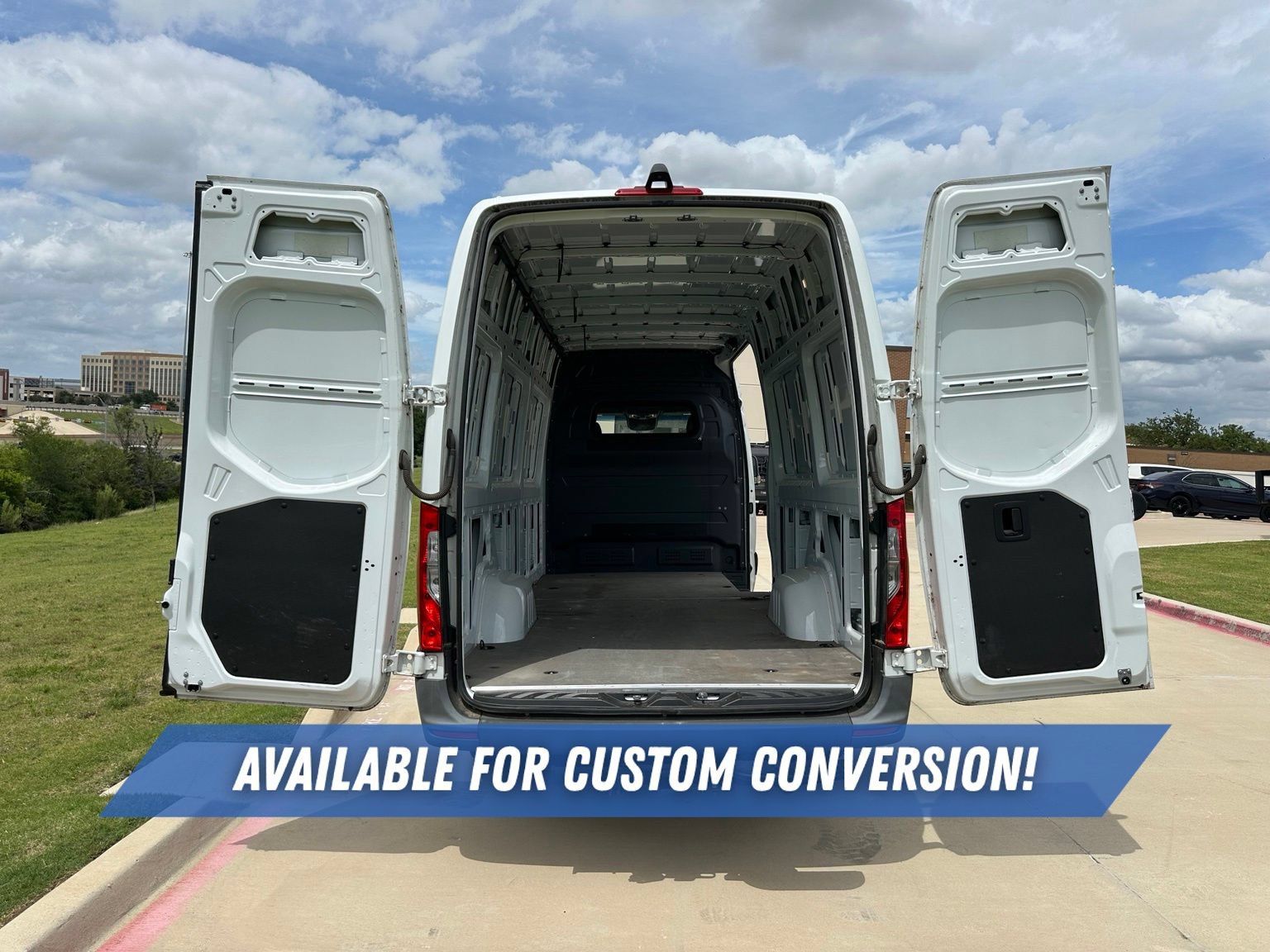 Used 2022 Mercedes-Benz Sprinter 2500 image 24