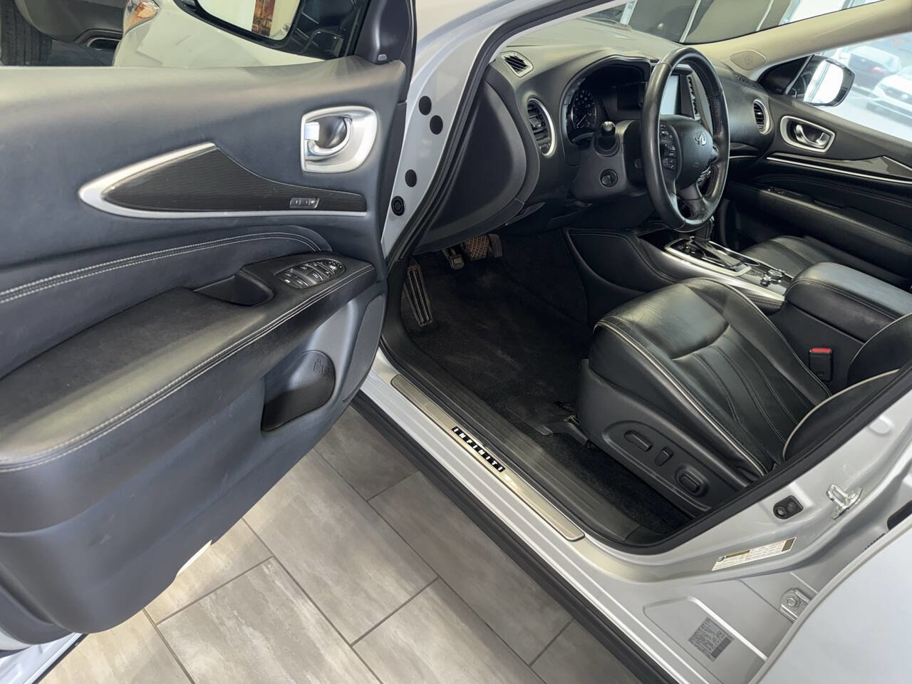 Used 2020 INFINITI QX60 Luxe w/ Essential Package AWD/4WD image 23