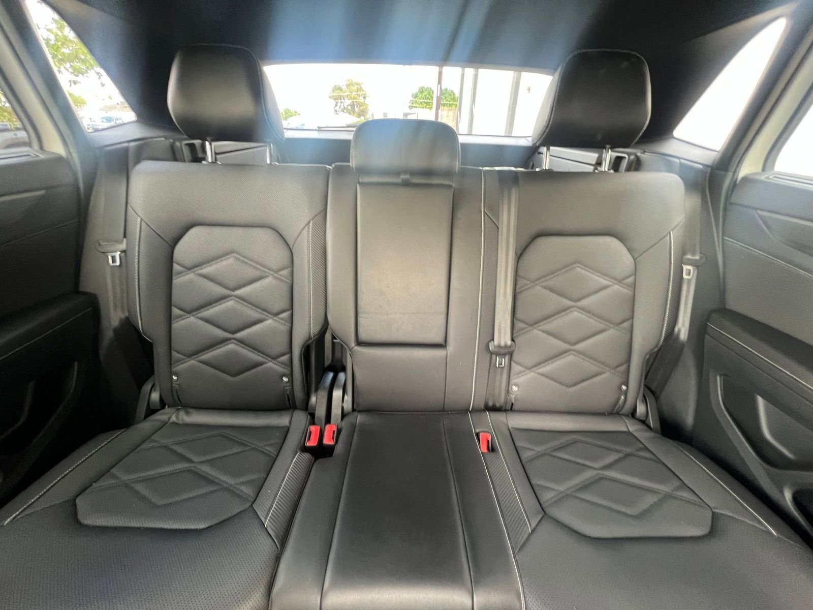 Used 2025 Volkswagen Atlas Cross Sport SE image 38