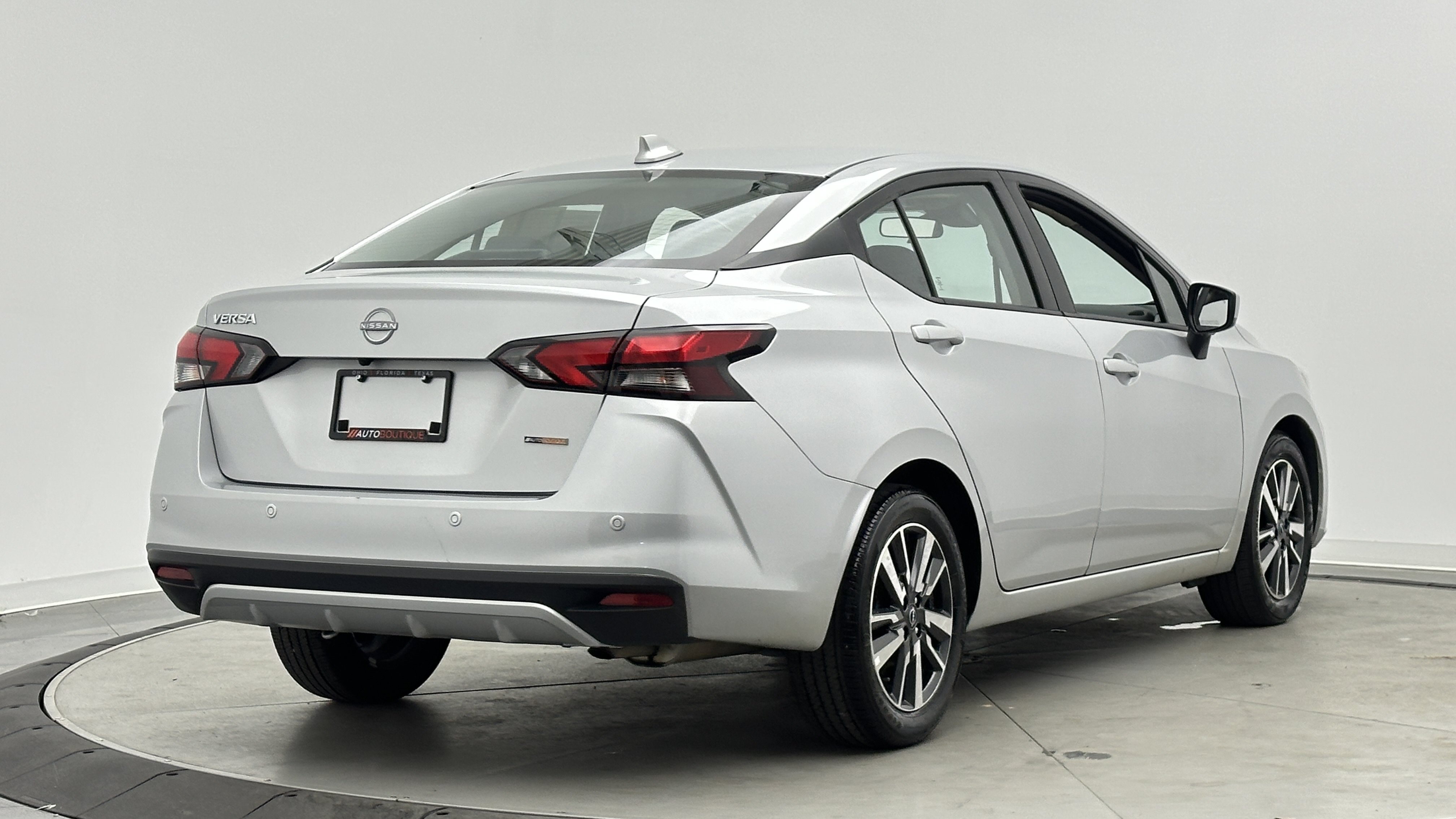 Used 2025 Nissan Versa SV FWD image 7