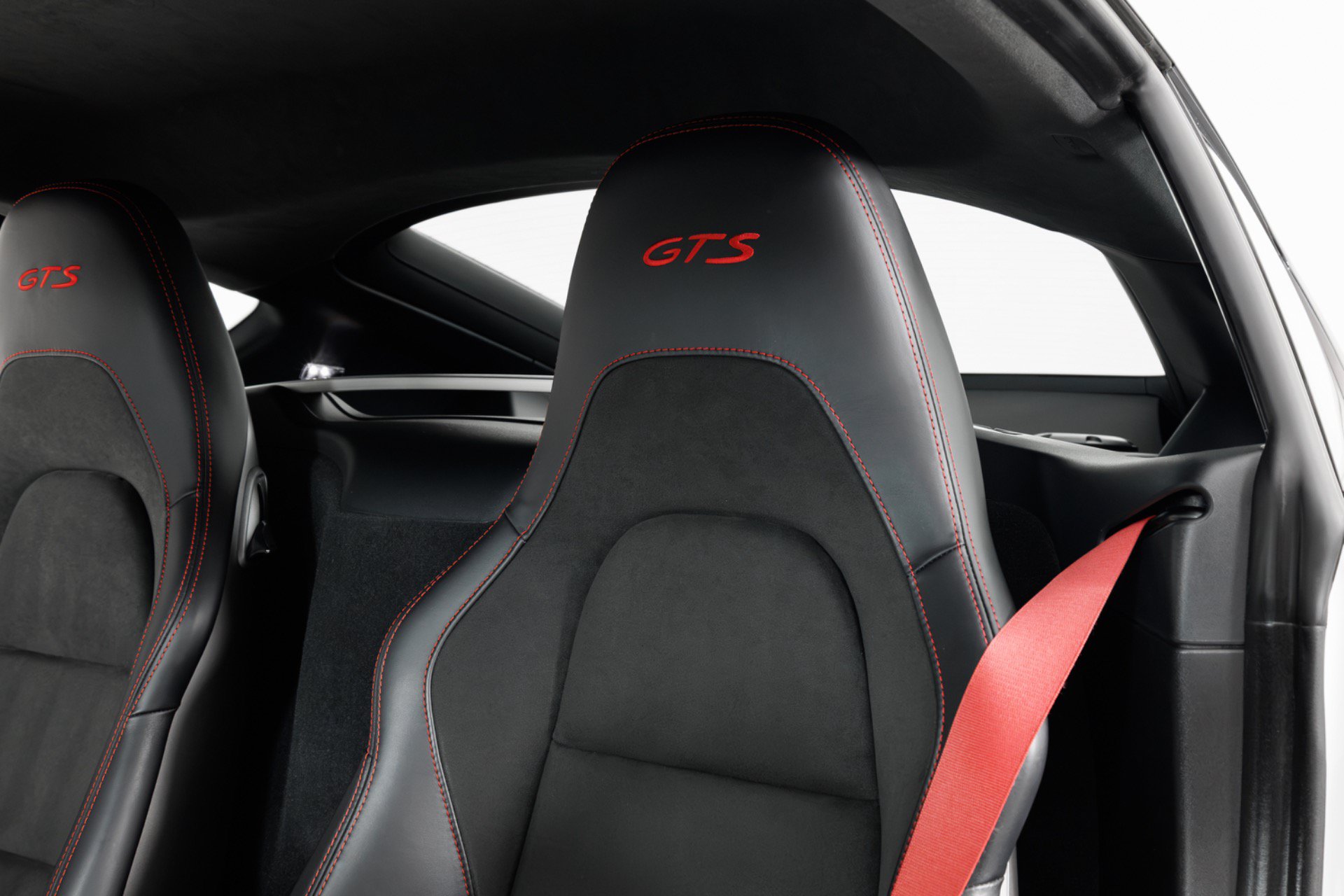 Used 2022 Porsche 718 Cayman GTS RWD image 16