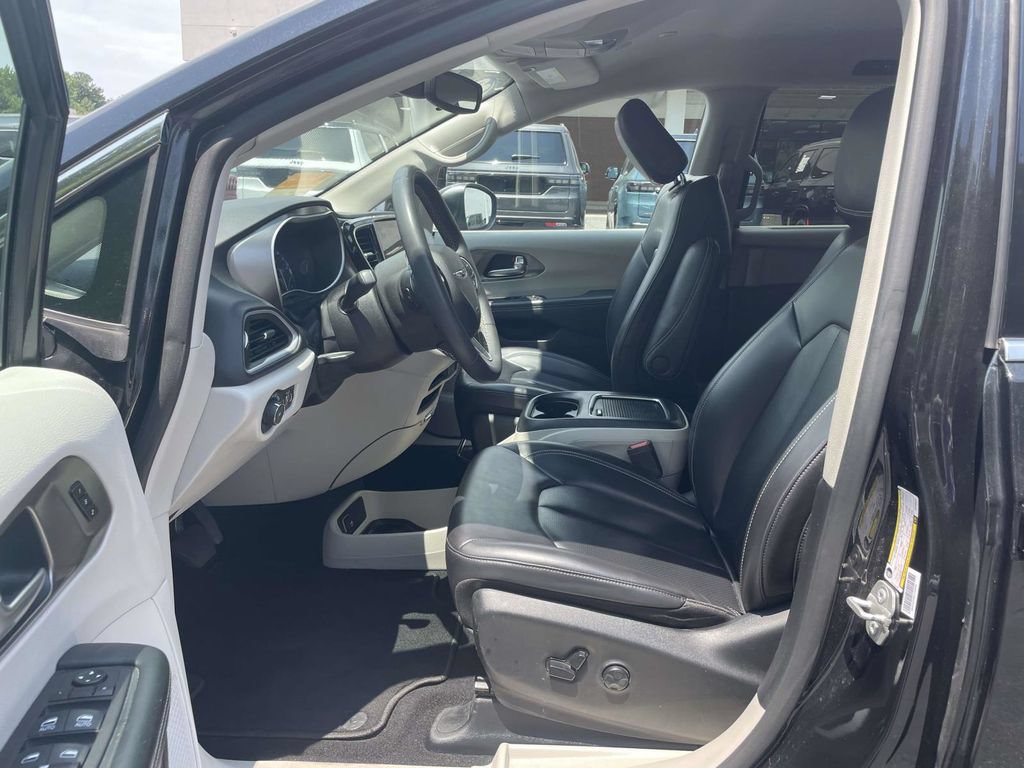 Certified 2023 Chrysler Pacifica Touring-L FWD image 26