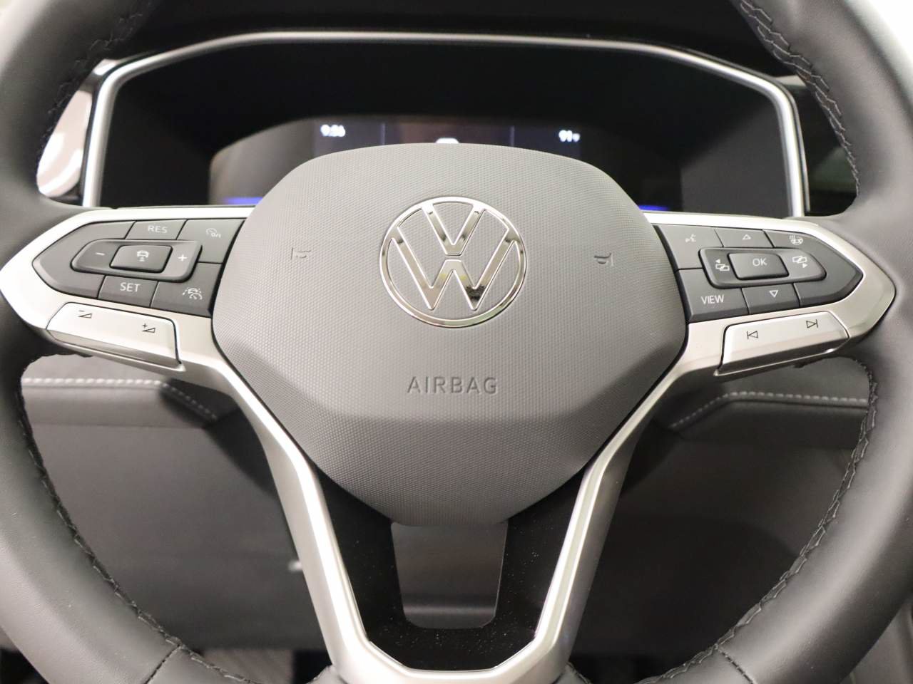 New 2026 Volkswagen Taos SE FWD image 11