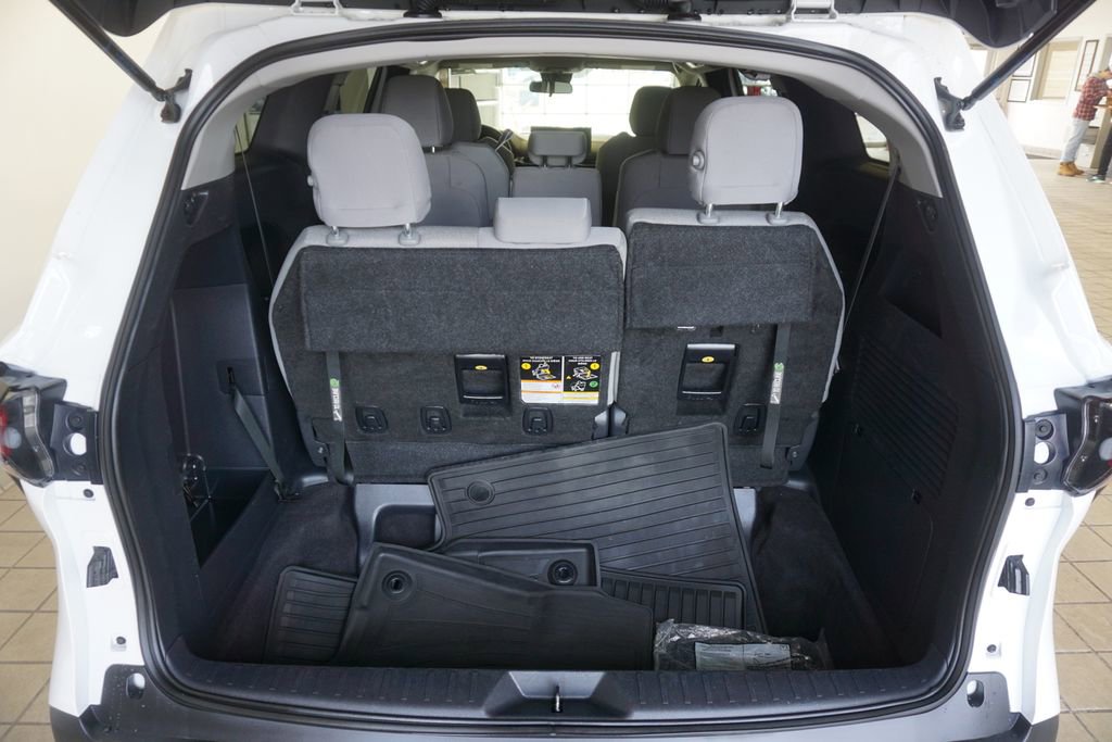 Used 2025 Toyota Sienna LE image 16