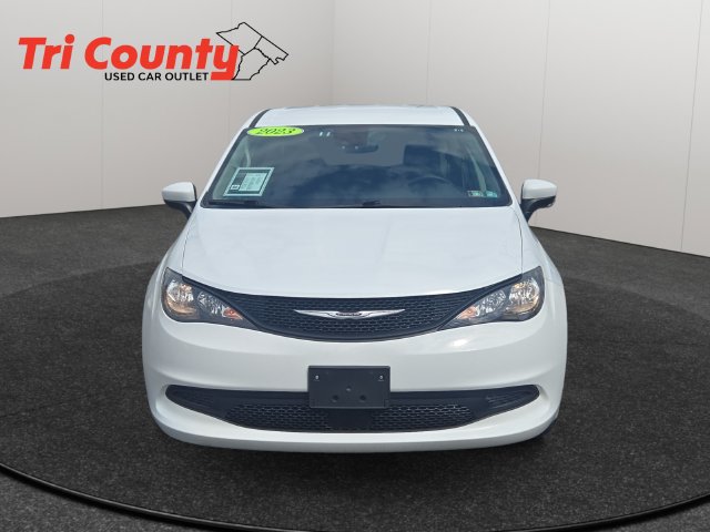 Used 2023 Chrysler Voyager LX FWD image 2