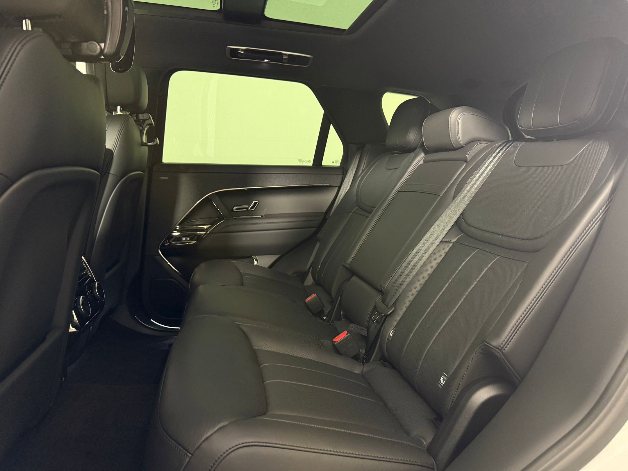 New 2026 Land Rover Range Rover Sport Dynamic SE AWD/4WD image 14