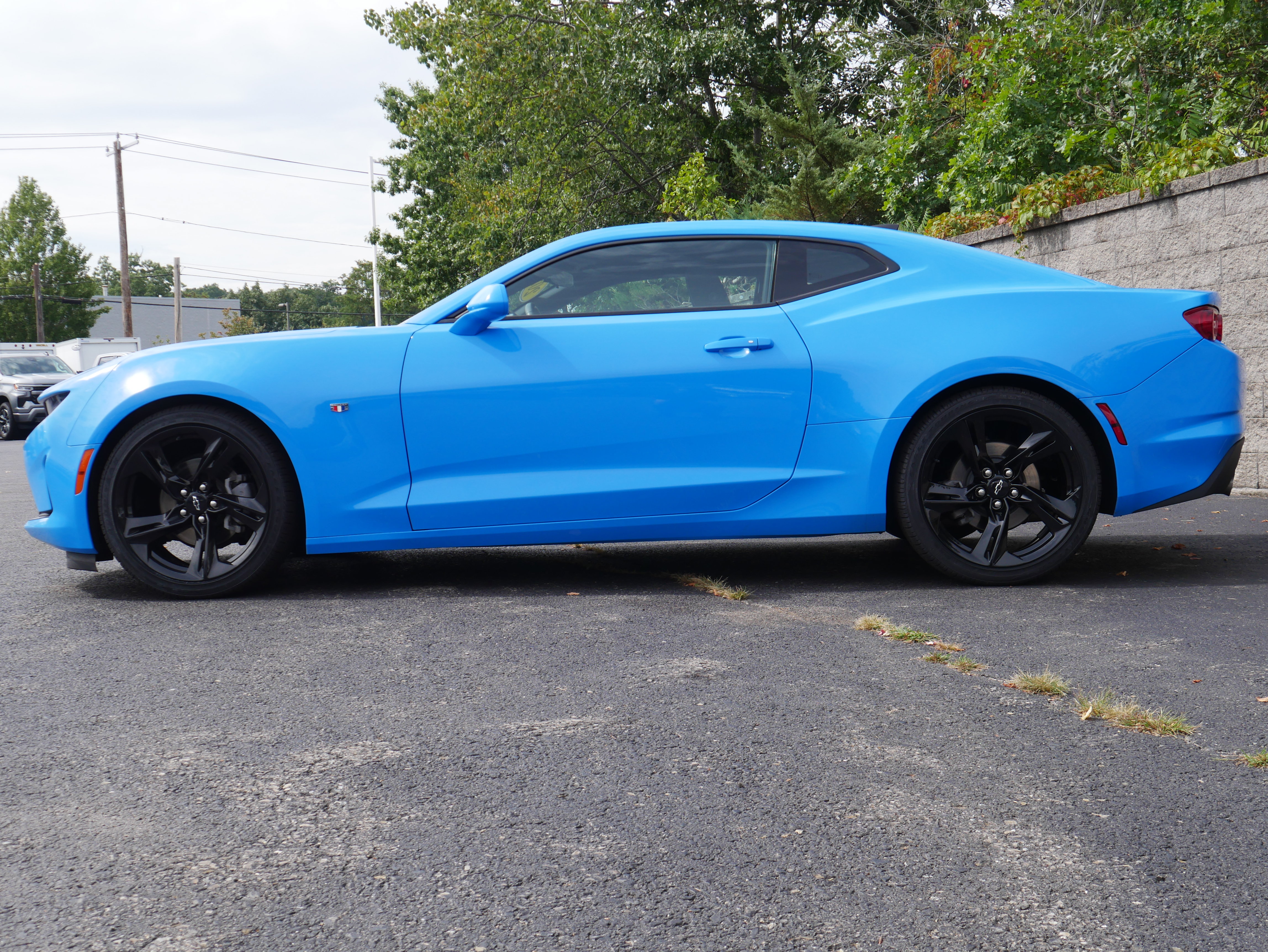 Used 2023 Chevrolet Camaro LT RWD image 3