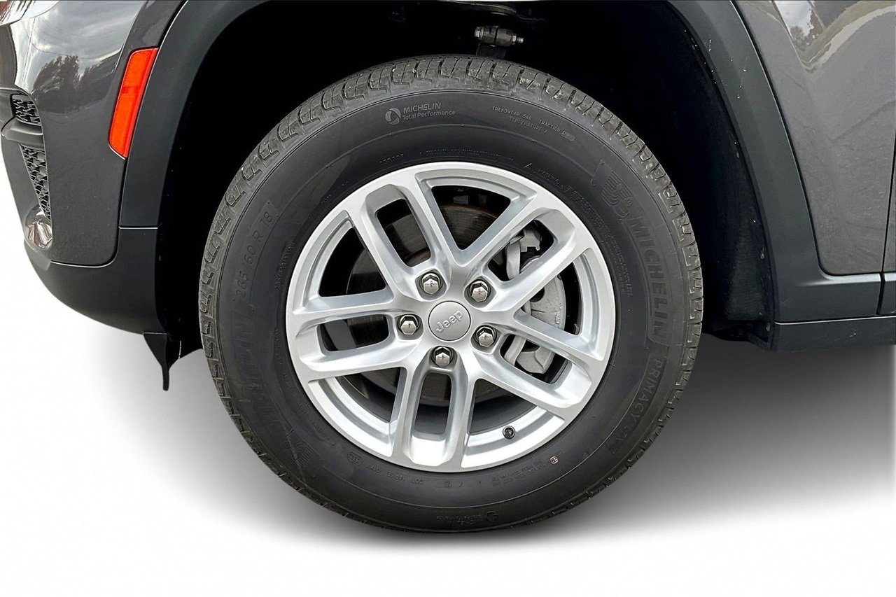Certified 2024 Jeep Grand Cherokee Laredo X image 32