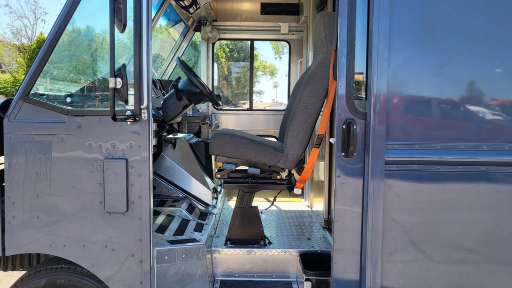 Used 2019 Ford E-450 and Econoline 450 Super Duty RWD image 23
