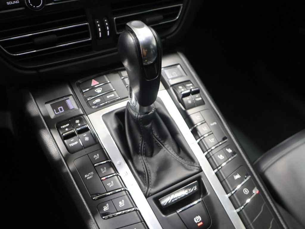 Used 2019 Porsche Macan AWD/4WD image 28