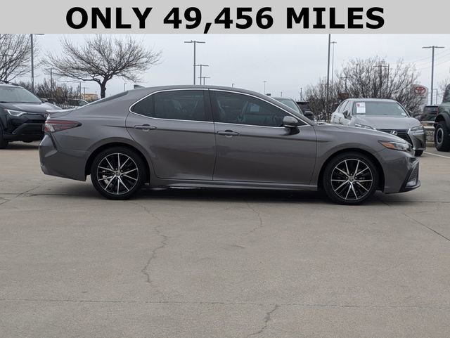 Used 2022 Toyota Camry SE image 4