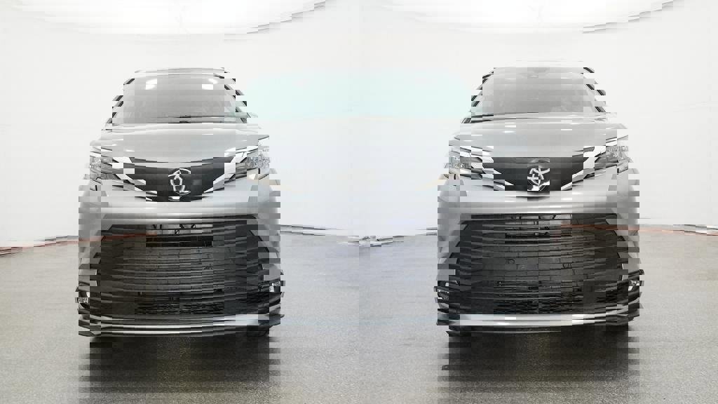 New 2026 Toyota Sienna XLE image 18