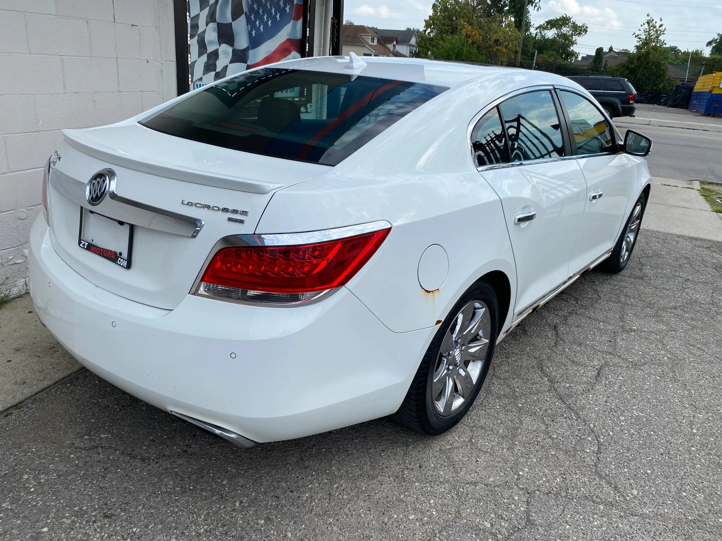Used 2011 Buick LaCrosse CXS w/ Driver Confidence Package FWD image 8