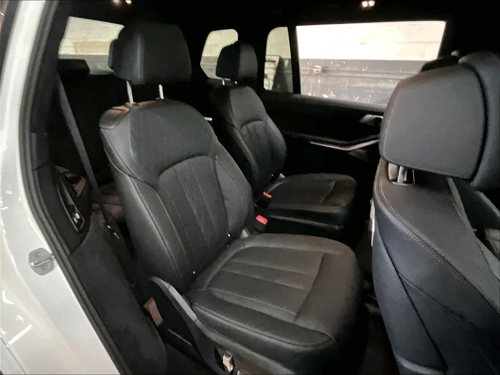 Used 2025 BMW ALPINA XB7 AWD/4WD image 30