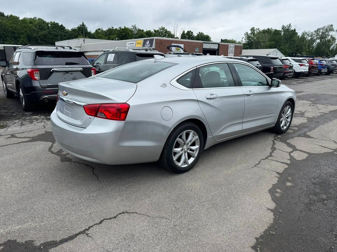 Used 2017 Chevrolet Impala LT FWD image 4