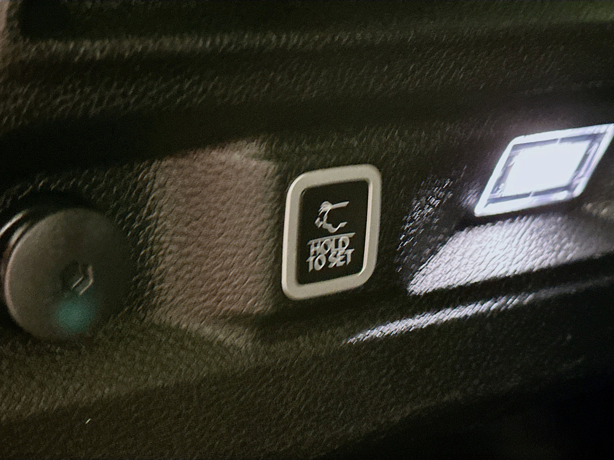 Used 2024 Jeep Grand Cherokee L Limited w/ Luxury Tech Group II image 33