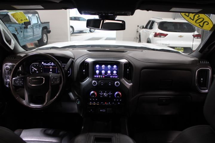 Used 2022 GMC Sierra 1500 Denali w/ Driver Alert Package II AWD/4WD image 2