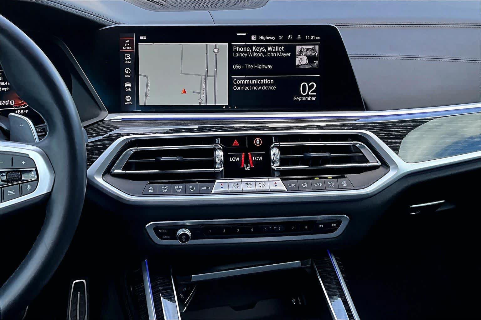 Used 2022 BMW X7 M50i w/ Dynamic Handling Package AWD/4WD image 7
