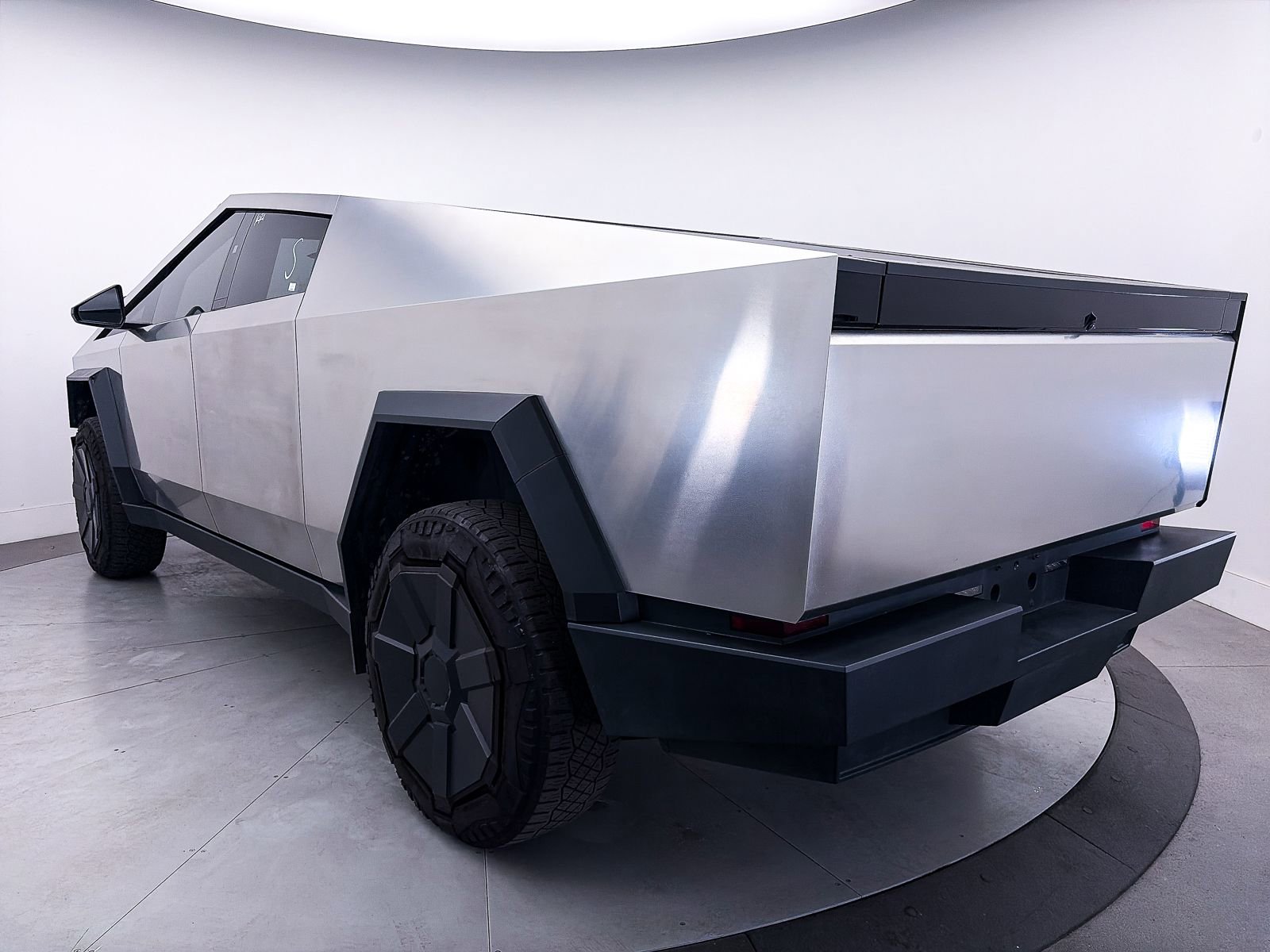 Used 2024 Tesla Cybertruck AWD Crew Cab image 12