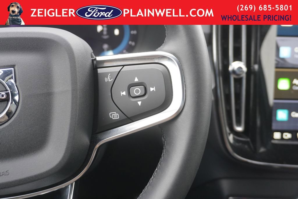 Used 2024 Volvo XC40 B5 Core image 22