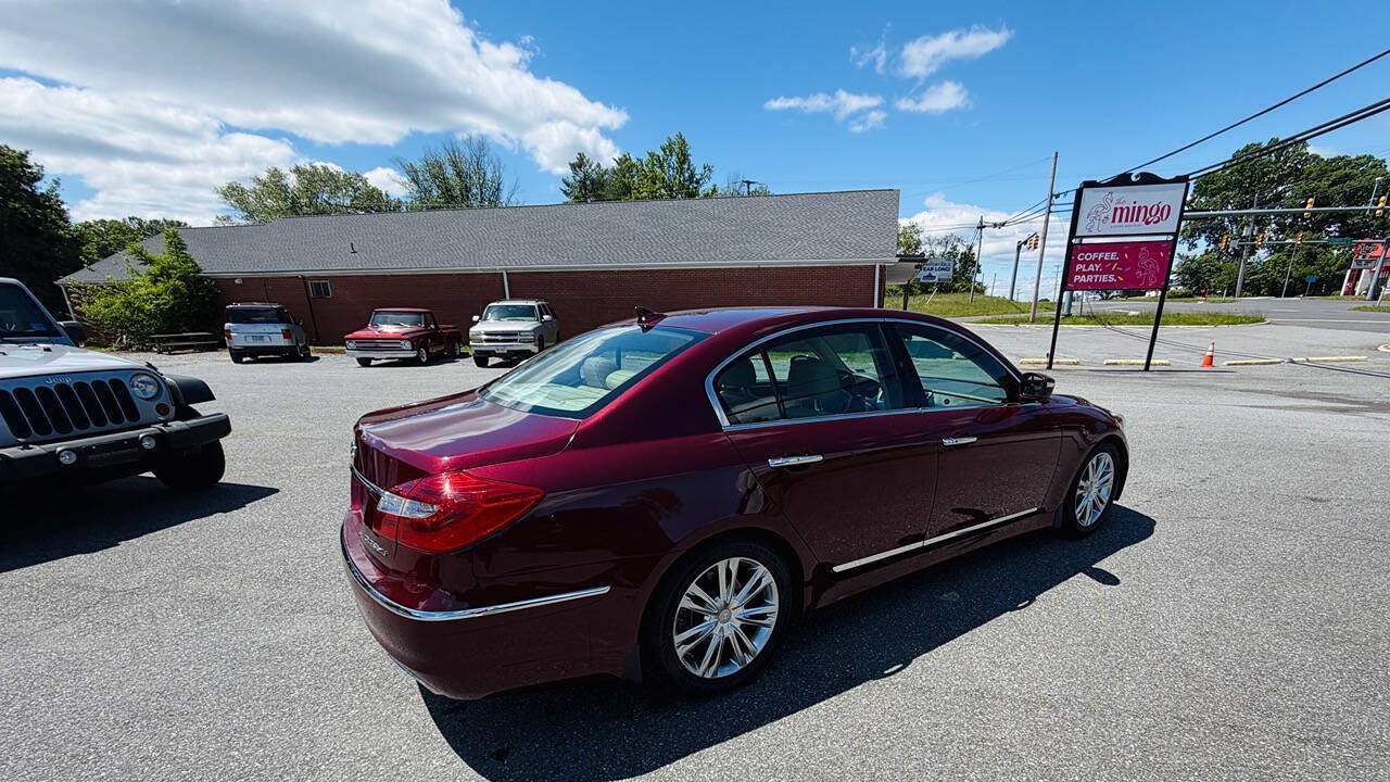 Used 2012 Hyundai Genesis 4.6 RWD image 5