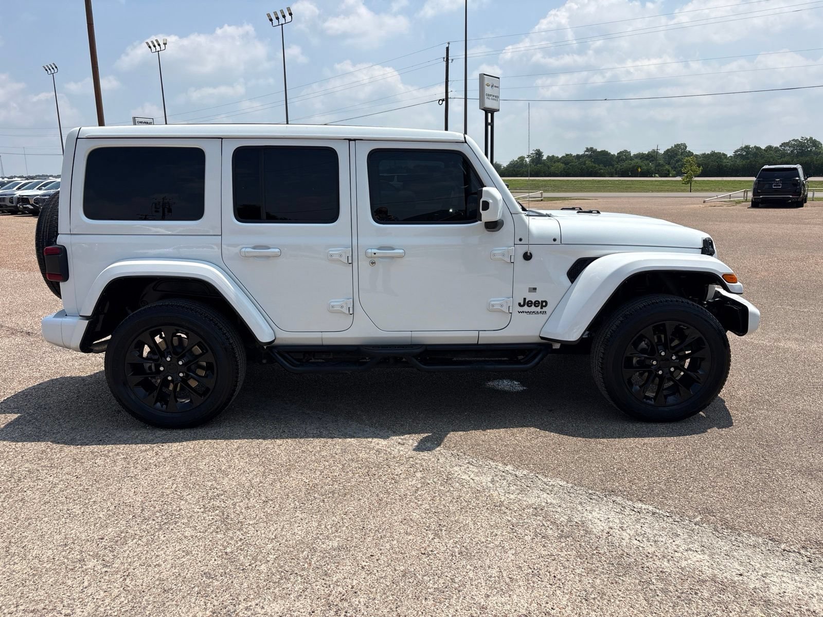 Used 2021 Jeep Wrangler Unlimited Sahara AWD/4WD image 7