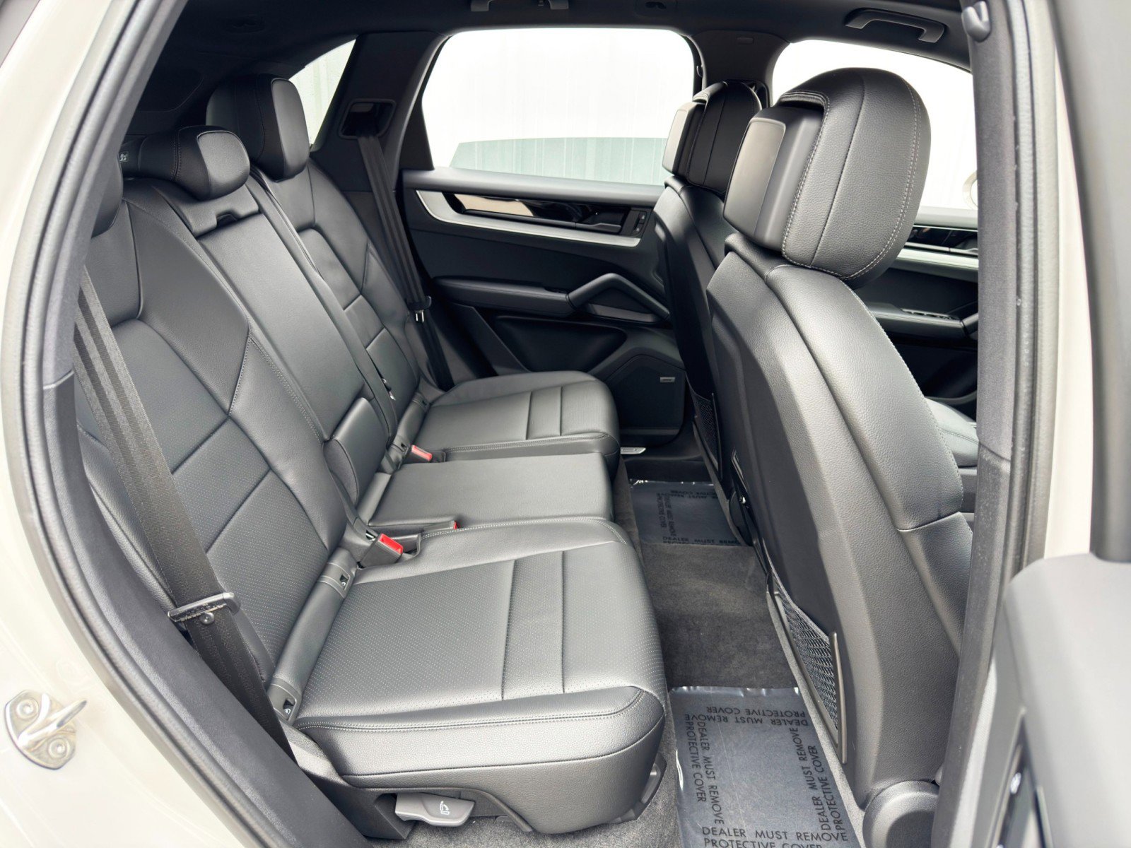 Used 2024 Porsche Cayenne w/ Premium Package image 42