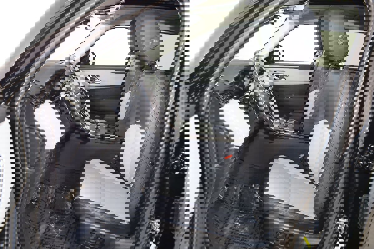 Used 2025 Land Rover Range Rover Velar Dynamic SE image 12