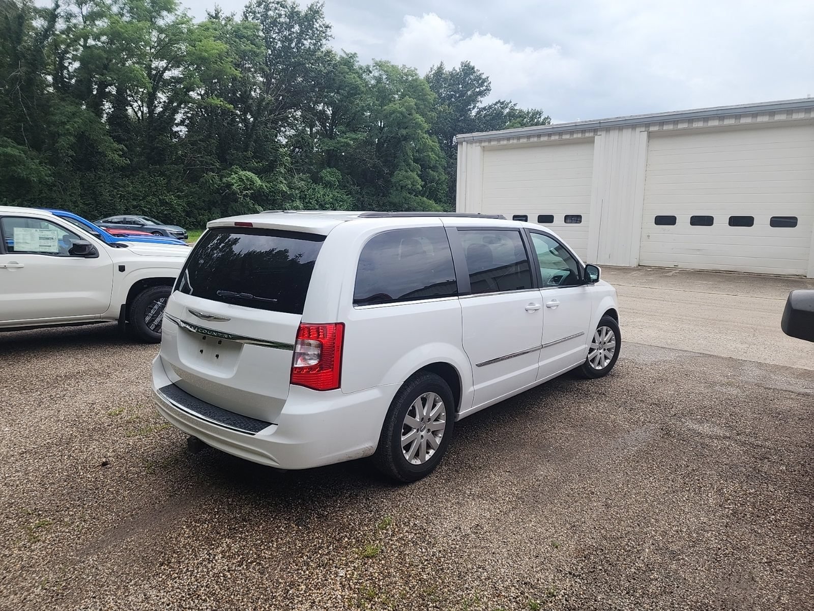 Used 2014 Chrysler Town & Country Touring FWD image 2