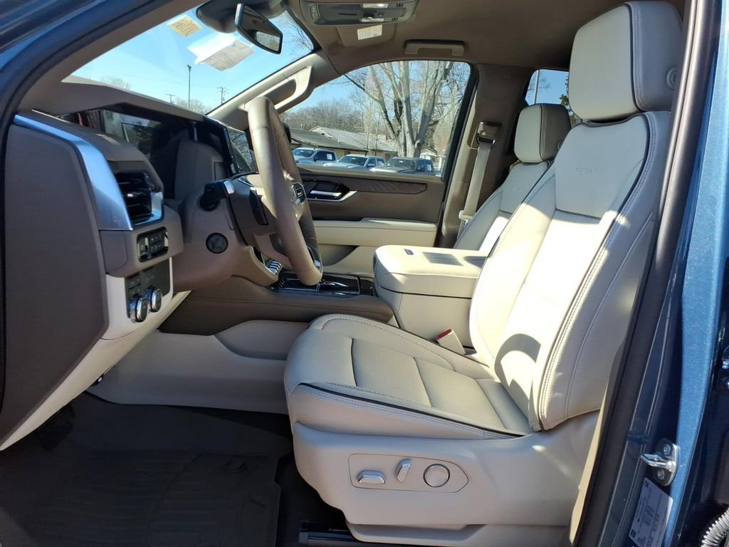 Used 2025 GMC Yukon Denali image 18