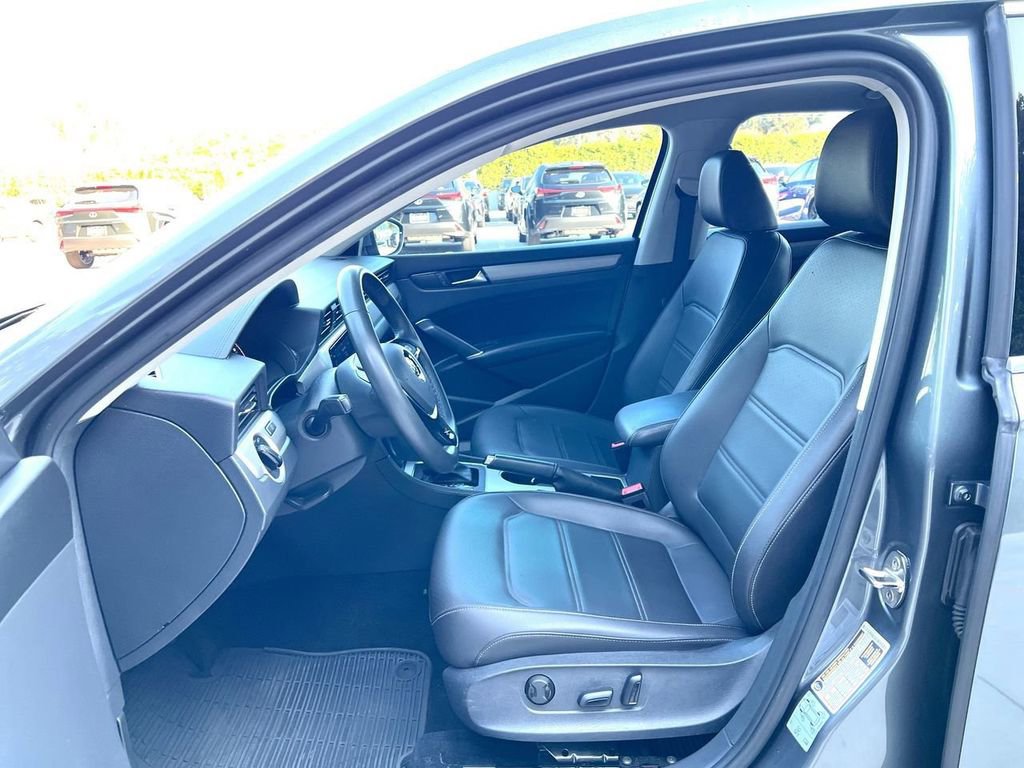 Used 2022 Volkswagen Passat 2.0T SE image 12