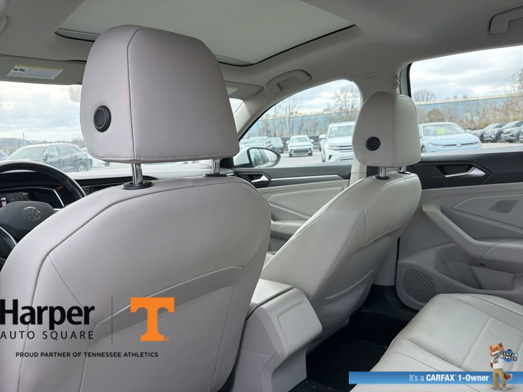 Used 2023 Volkswagen Jetta SE w/ Panoramic Sunroof Package image 11