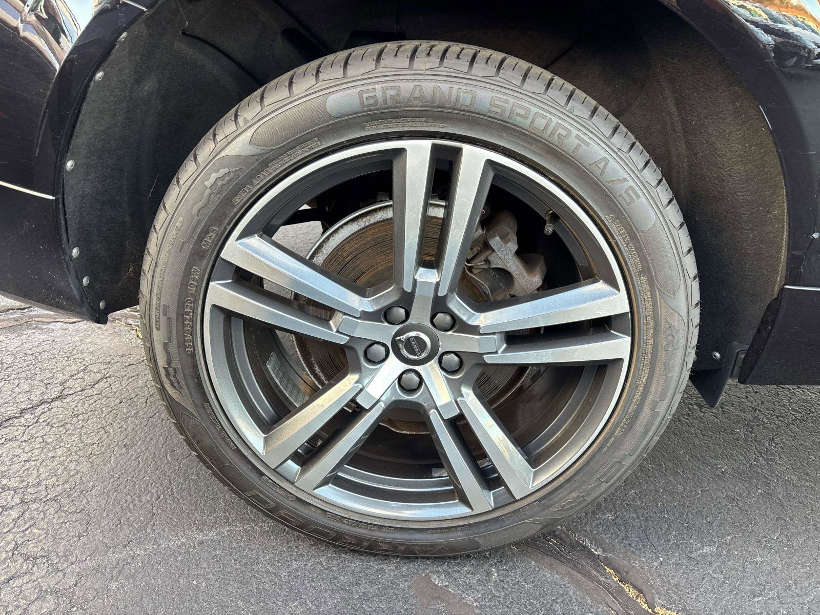 Used 2018 Volvo XC60 T6 Momentum w/ Advanced Package image 30