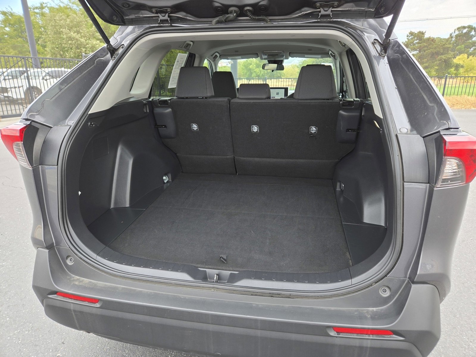 Used 2024 Toyota RAV4 LE image 10