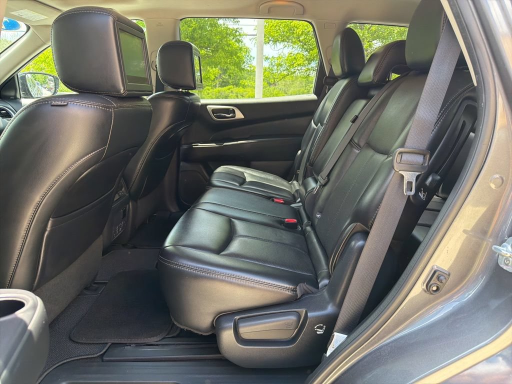 Used 2017 Nissan Pathfinder Platinum w/ Family Entertainment Package AWD/4WD image 15