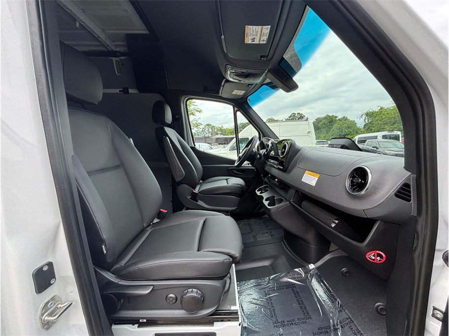 Used 2025 Mercedes-Benz Sprinter 3500 170 Extended Cargo image 34