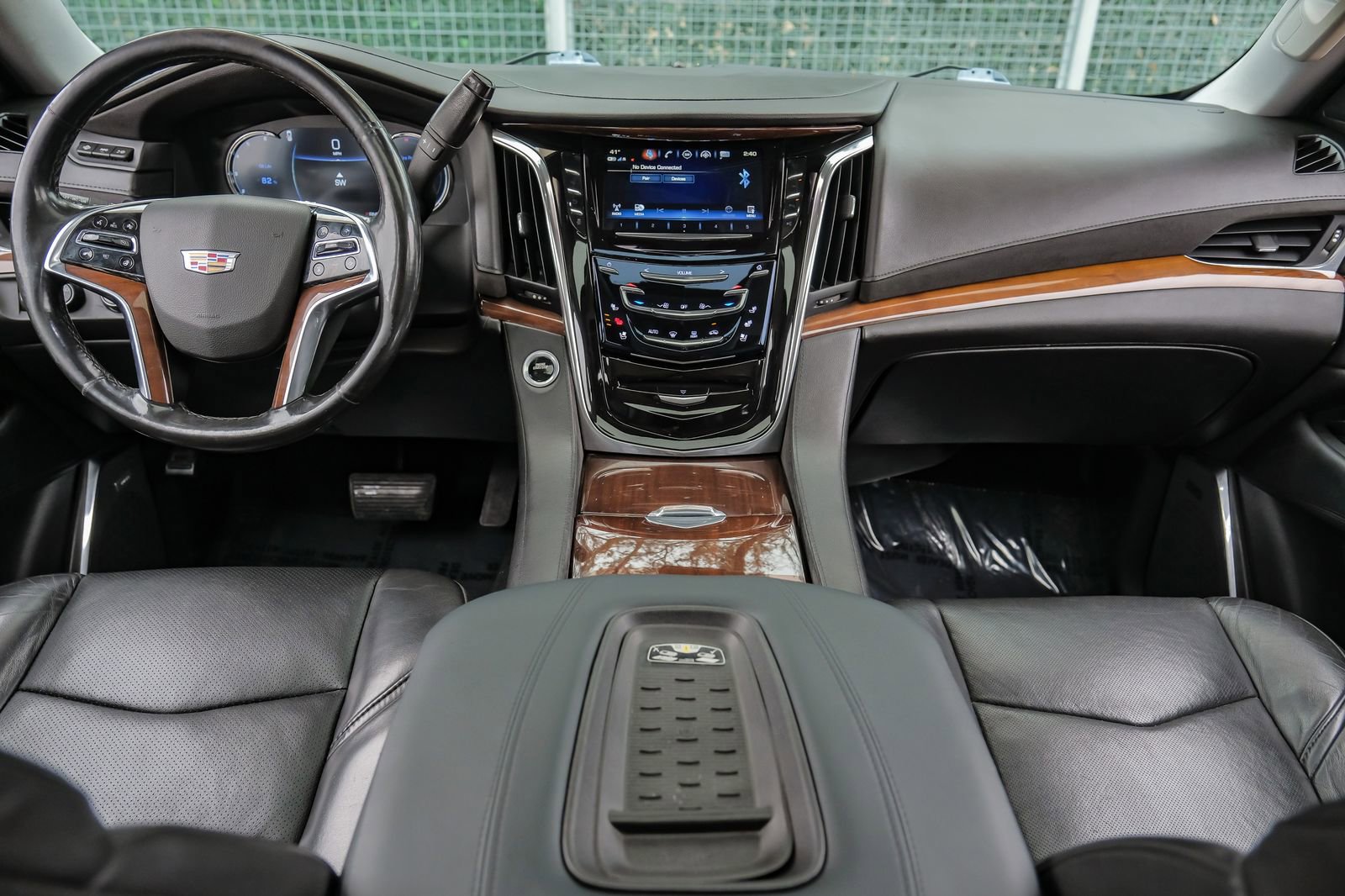 Used 2017 Cadillac Escalade ESV Luxury AWD/4WD image 17