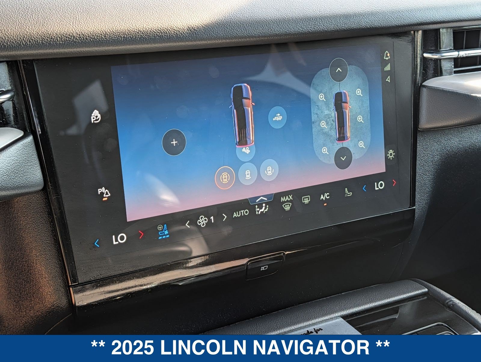 Used 2025 Lincoln Navigator Reserve w/ Jet Appearance Package AWD/4WD image 36