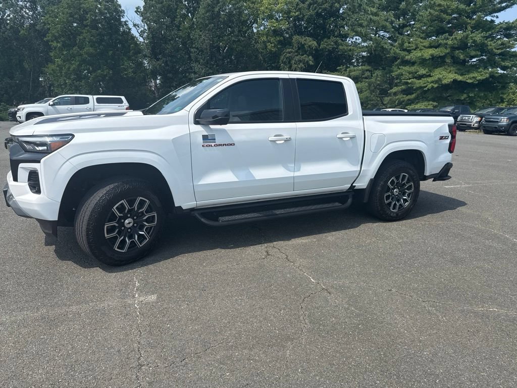 Used 2023 Chevrolet Colorado Z71 w/ Z71 Convenience Package 2
