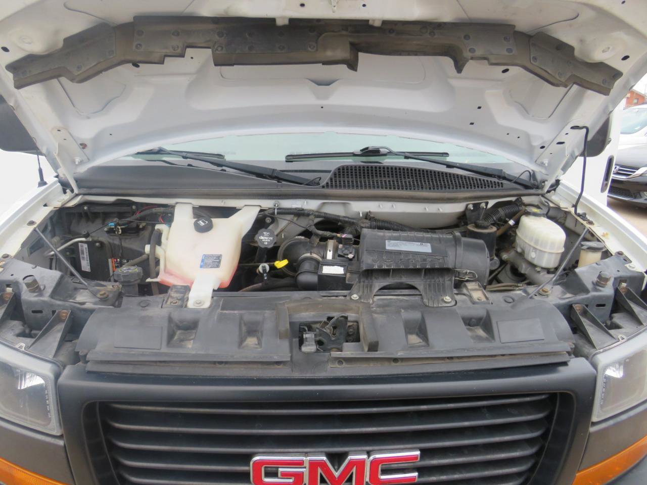 Used 2018 GMC Savana 2500 G2500 Cargo w/ Driver Convenience Package image 26