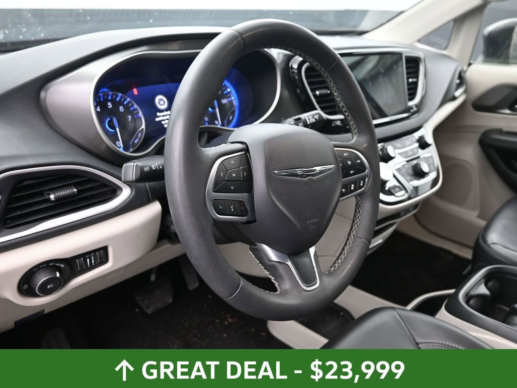 Used 2023 Chrysler Pacifica Touring-L image 20